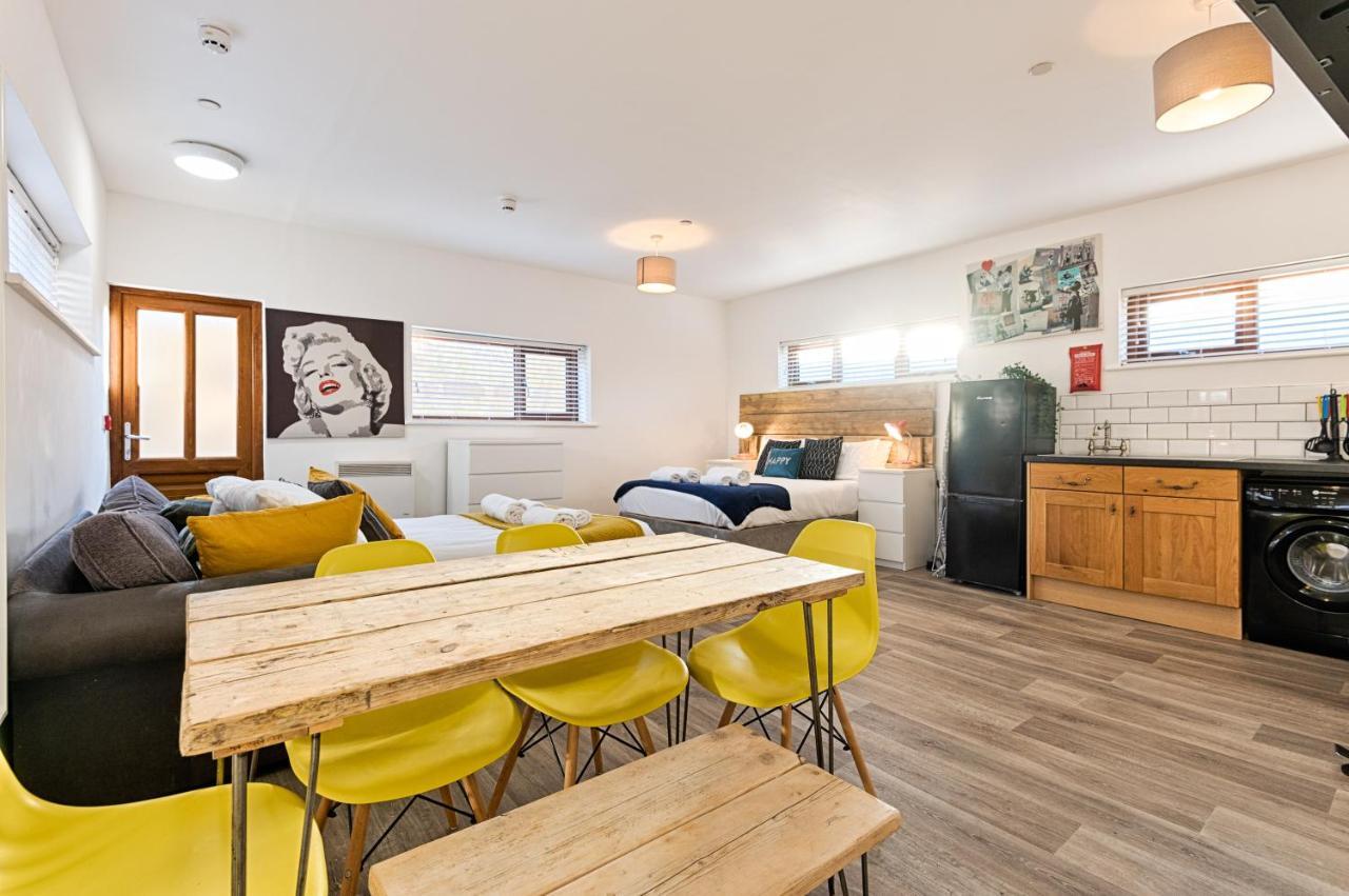 En-Suite, Parking, Fully Equipped Kitchen! Swansea Exterior photo