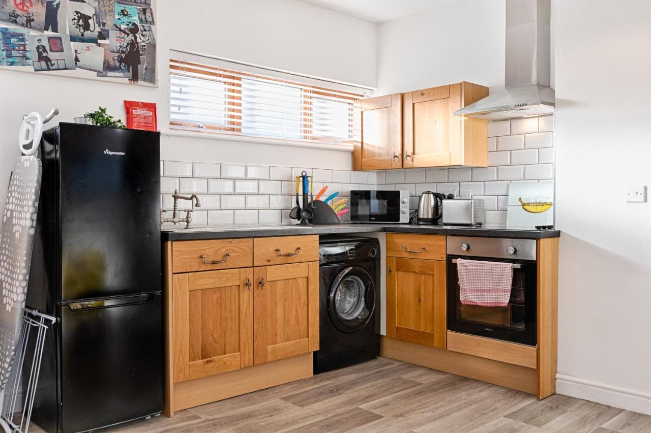 En-Suite, Parking, Fully Equipped Kitchen! Swansea Exterior photo